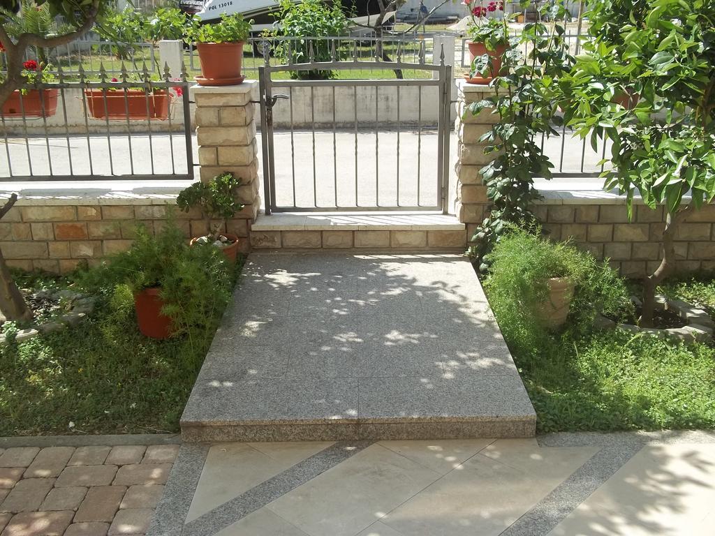 Apartments Ars Vivendi Трогир Екстериор снимка